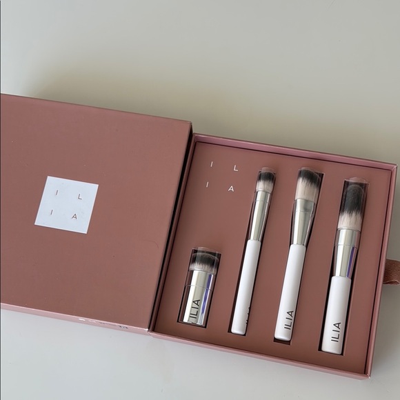 ILIA Other - ILIA Brush Collection in Elegant Pink Box - NEW